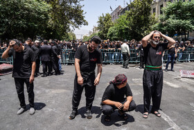 خیمه سوزان ظهر عاشورا در چهارراه گلوبندک تهران