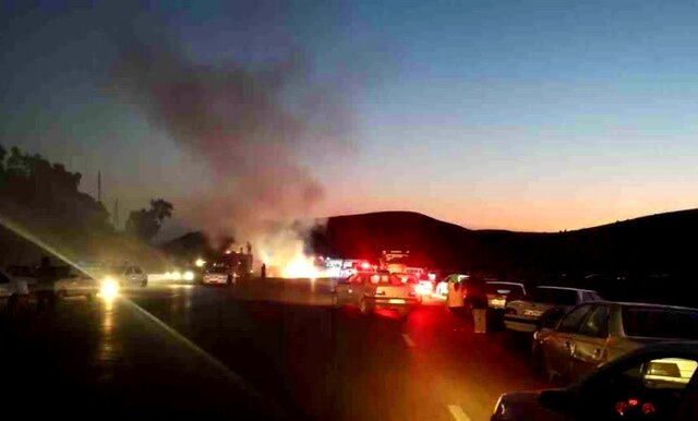 ۳ کشته و ۵ مصدوم در تصادف منجر به آتش سوزی پیکانها در جاده دهدشت به چرام