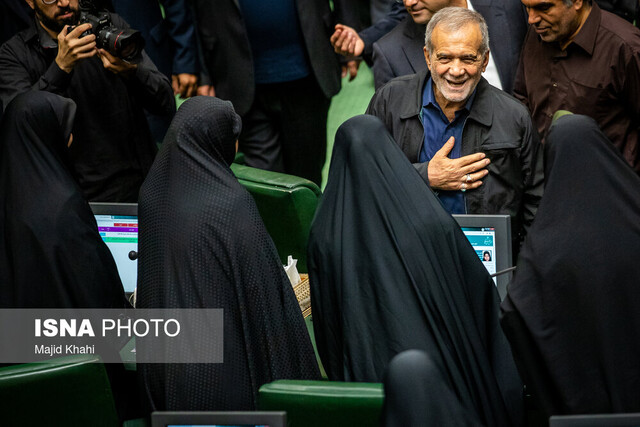 مسعود پزشکیان رئیس جمهور منتخب امروز در صحن علنی مجلس شورای اسلامی پولادی: همه باید به دولت جدید کمک کنیم