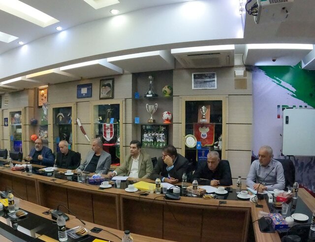 رئیس هیات مدیره باشگاه تراکتور: مشکلی با سقف بودجه فعلی نداریم رئیس هیات مدیره باشگاه تراکتور: مشکلی با سقف بودجه فعلی نداریم