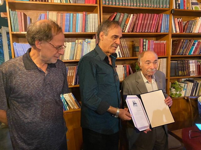 نخستین شعرخوانیمحمدعلی بهمنی پس از سکته مغزیاش نخستین شعرخوانیمحمدعلی بهمنی پس از سکته مغزیاش