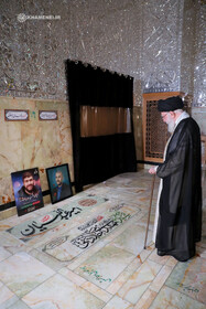 حضور رهبر انقلاب بر مزار شهیدان امیرعبداللهیان، موسوی، جلادتی و زمانینیا