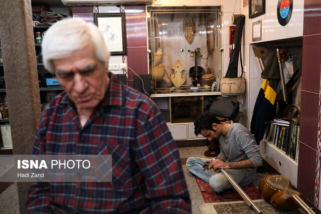 سیمهای تلفن پادگان را قطع کردم و با آنها برای خود ساز ساختم!