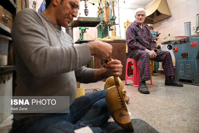 سیمهای تلفن پادگان را قطع کردم و با آنها برای خود ساز ساختم!