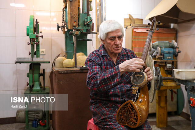 سیمهای تلفن پادگان را قطع کردم و با آنها برای خود ساز ساختم!