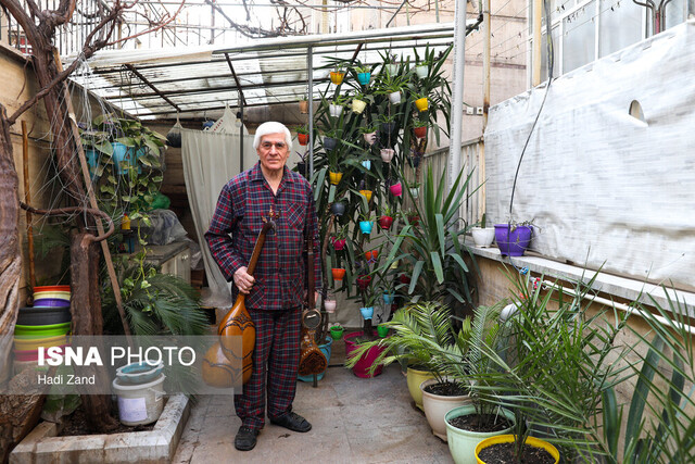 سیمهای تلفن پادگان را قطع کردم و با آنها برای خود ساز ساختم!