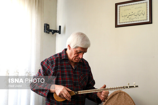 سیمهای تلفن پادگان را قطع کردم و با آنها برای خود ساز ساختم!