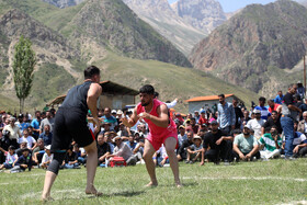 مسابقات سنتی کشتی لوچو در روستای کوهستانی چرات سوادکوه