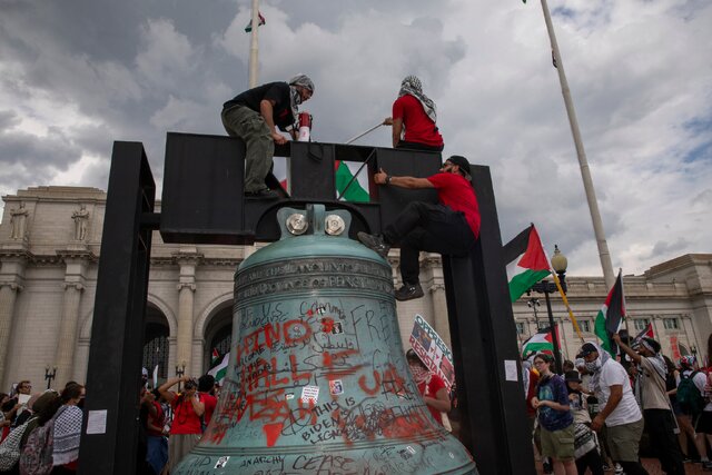 معترضان ضد اسرائیلی در واشنگتن با اتهامات فدرال روبرو شده‌اند