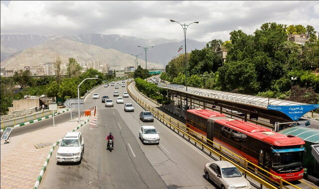 خیابان ستارخان به بزرگراه چمران شمال متصل می‌شود