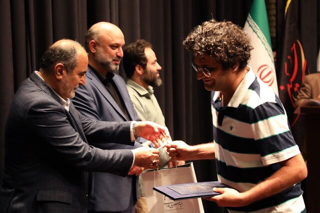 از توصیه های کیانوش عیاری تا اعطای گواهینامه رسمی به ۴۲ کارگردان اول از توصیه های کیانوش عیاری تا اعطای گواهینامه رسمی به ۴۲ کارگردان اول