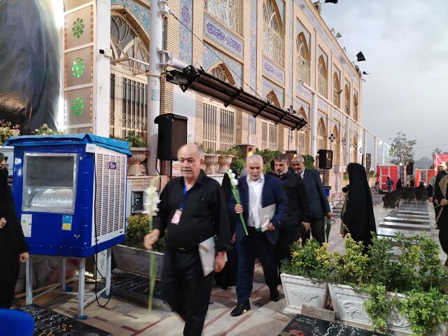 ادای احترام میهمانان بیست و یکمین اجلاسیه پیرغلامان حسینی به حاج قاسم سلیمانی + عکس