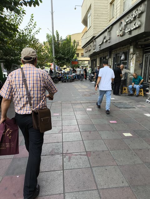 دلار خریدار ندارد/ دلالها فقط میفروشند