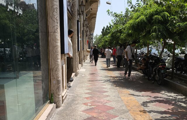 دلار خریدار ندارد/ دلالها فقط میفروشند دلار خریدار ندارد/ دلالها فقط میفروشند
