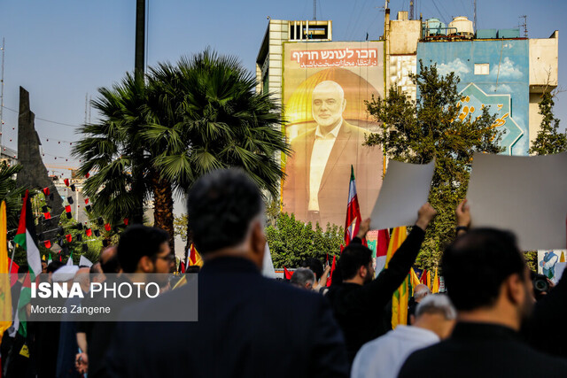 تجمع مردمی در میدان فلسطین پاسخ دیوارنگاره میدان فلسطین به جنایت اسرائیل در تهران