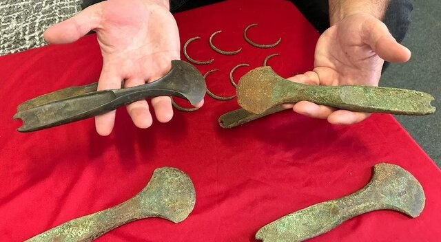 کشف سلاح و زیورآلات ۳۶۰۰ ساله کشف سلاح و زیورآلات ۳۶۰۰ ساله
