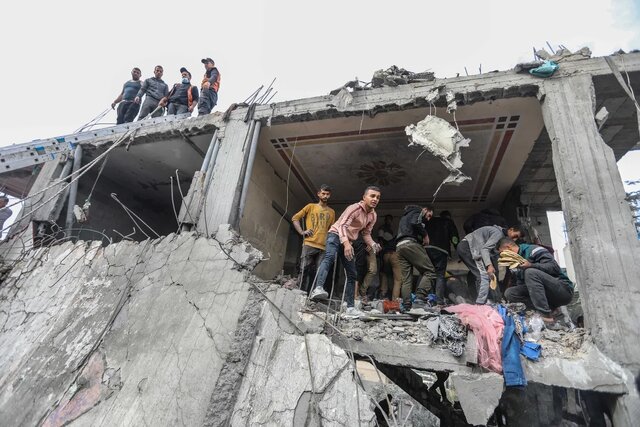 سرباز سابق رژیم صهیونیستی: نیروهای اسرائیلی خانه‌های غزه را ویران و غارت می‌کنند