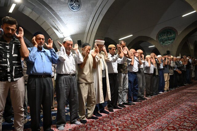 اقامه نماز غیابی در شهر قیصریه برای شهید اسماعیل هنیه برگزاری نماز غیابی «میت» در مساجد شهرهای مختلف ترکیه برای اسماعیل هنیه