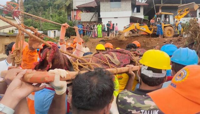 تراژدی بلایای طبیعی اینبار در جنوب هند؛ تایید بیش از ۳۰۰ فوتی و احتمال یافتن صدها جسد دیگر