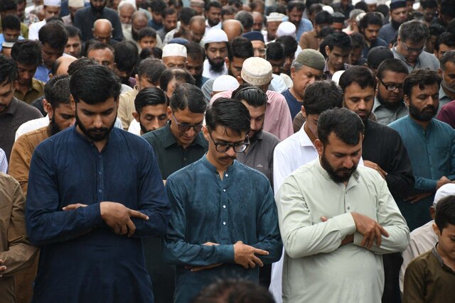 اقامه نماز میت «غیابی» برای شهید هنیه در فلسطین و تعدادی از پایتختهای عربی و اسلامی
