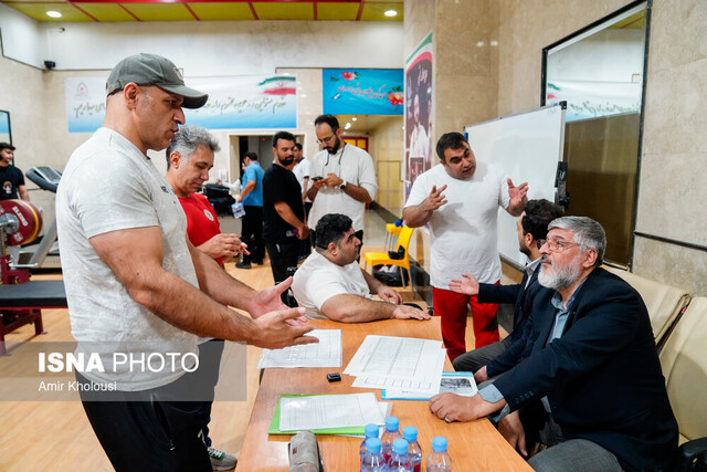 بازدید پولادگر از اردوی پاراوزنهبرداری/ توکلی: تیم پرامیدی برای پارالمپیک پاریس داریم