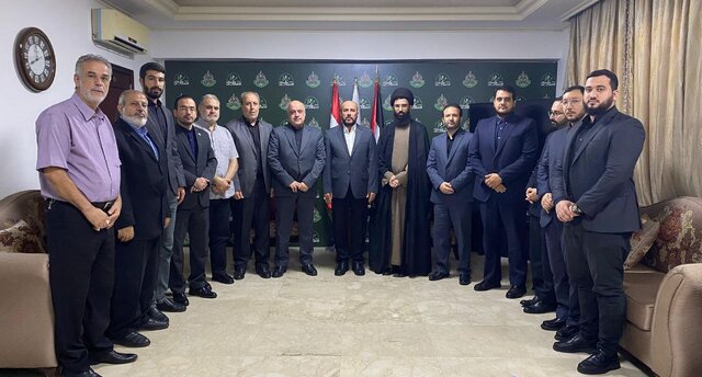 دیدار اعضای سفارت ایران با نماینده جنبش حماس در لبنان دیدار اعضای سفارت ایران با نماینده جنبش حماس در لبنان