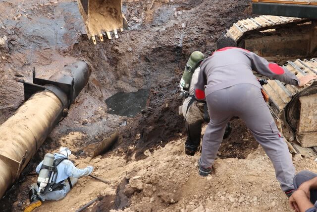 مهار نشت نفت خط لوله صادراتی ایران در اوج گرمای جنوب مهار نشت نفت خط لوله صادراتی ایران در اوج گرمای جنوب