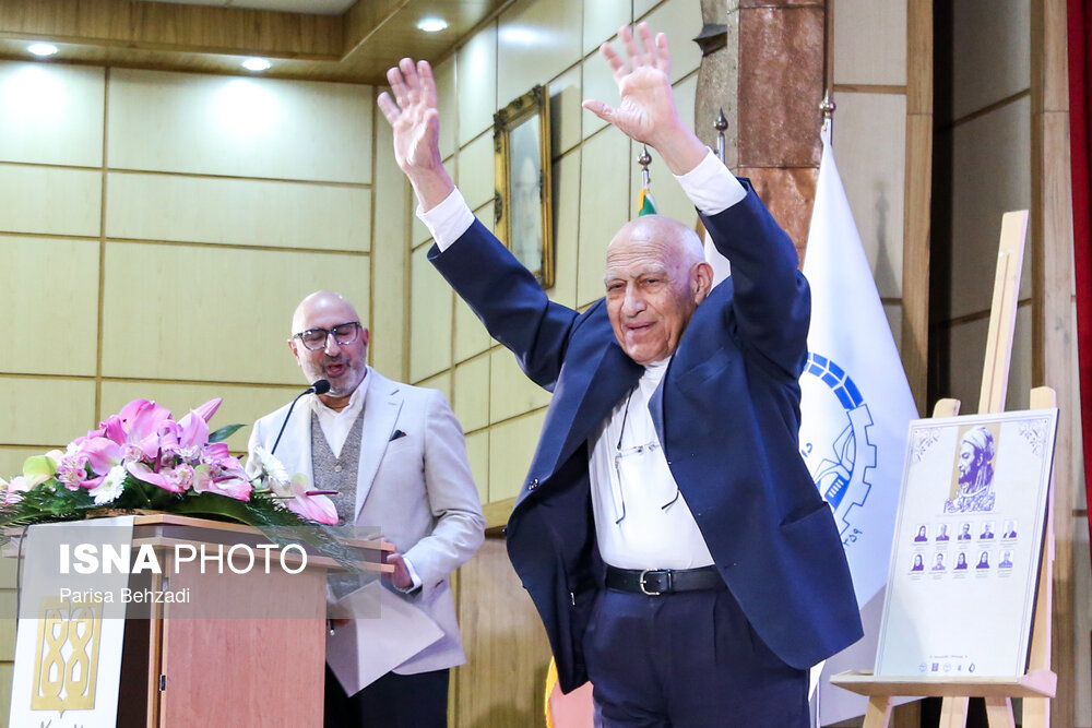 ۴۴ سال خودباوری