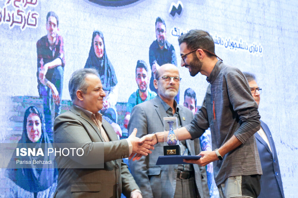 ۴۴ سال خودباوری