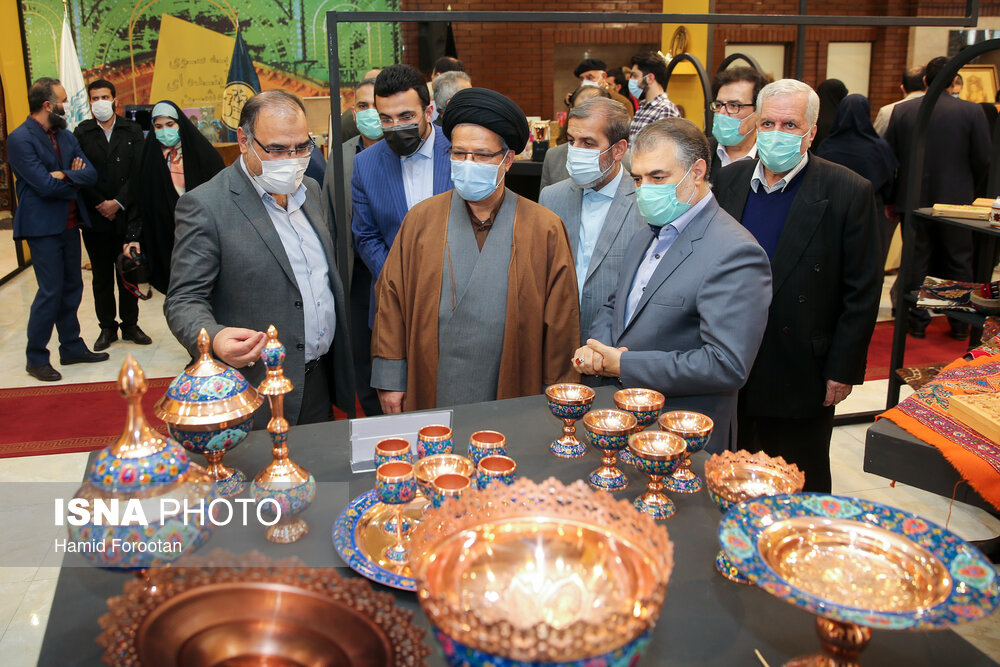 ۴۴ سال خودباوری