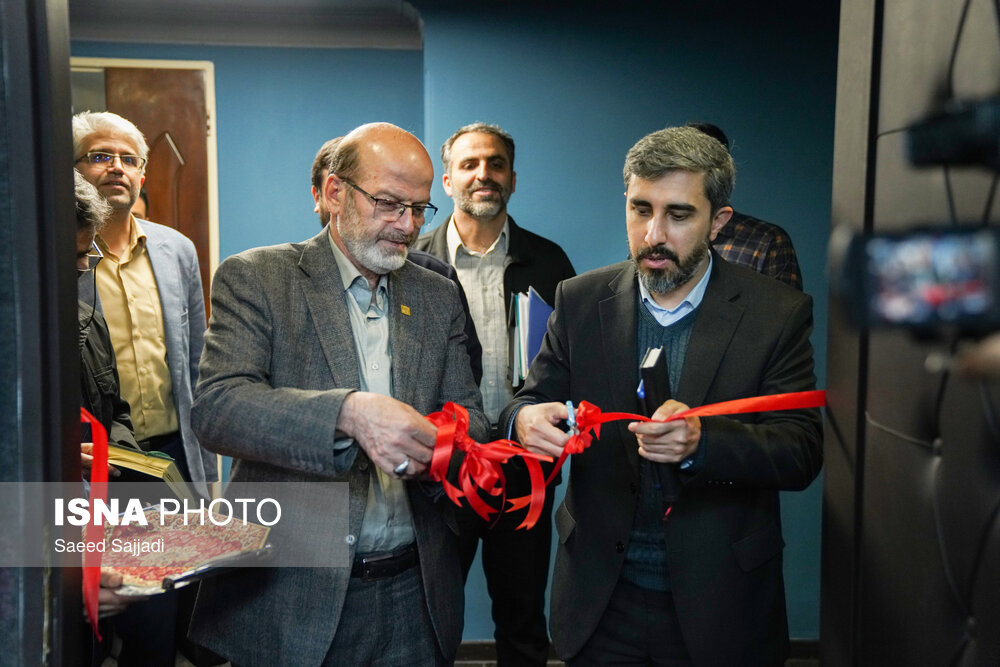 ۴۴ سال خودباوری