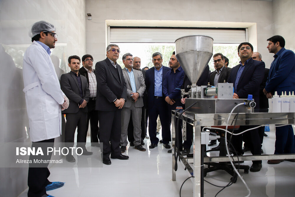 ۴۴ سال خودباوری
