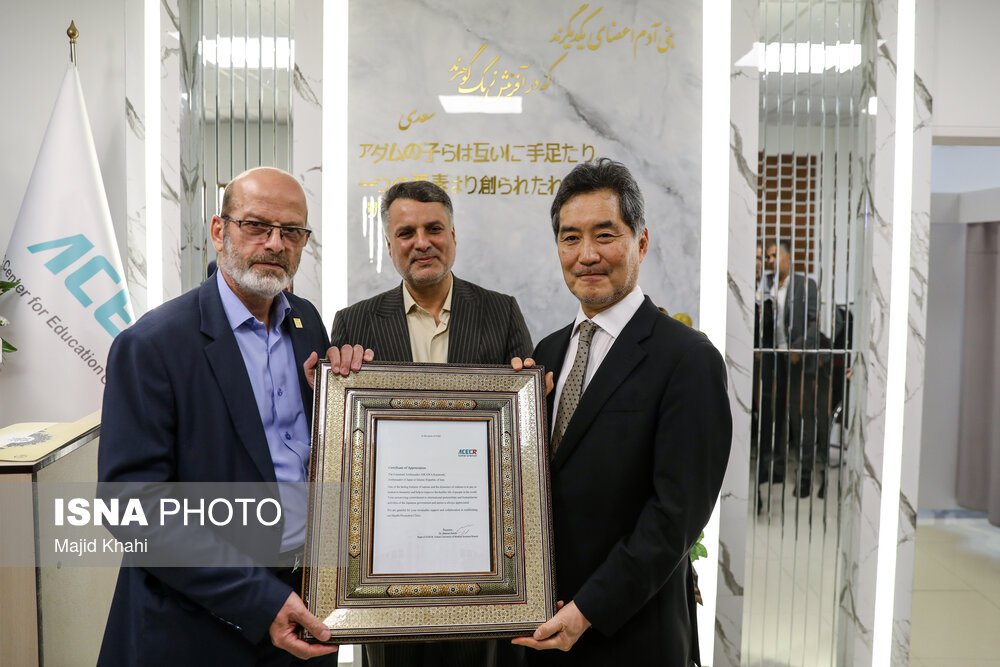 ۴۴ سال خودباوری