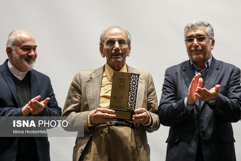 ۴۴ سال خودباوری