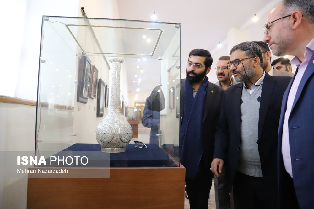 ۴۴ سال خودباوری