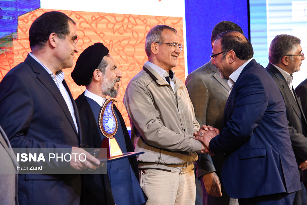 ۴۴ سال خودباوری