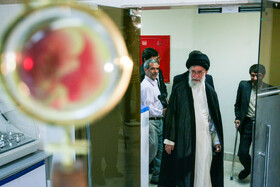 ۲۵ تیر ۱۳۸۶، بازديد مقام معظم رهبری از بخش‌های مختلف پژوهشکده‌ی "رويان " جهاد دانشگاهی