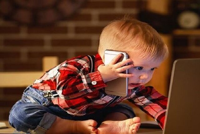 اسباب بازی را کمی پایینتر از سن کودک تهیه کنیم