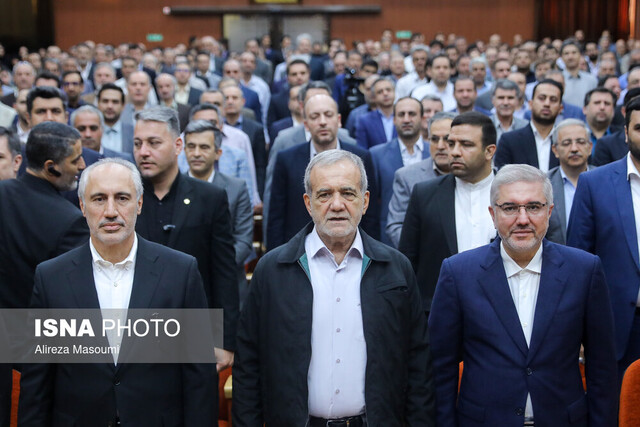 عکس آرشیوی است حضور رییس جمهور در سازمان برنامه و بودجه