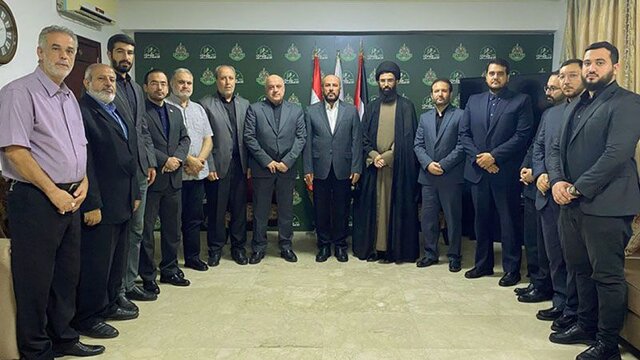 دیدار هیئتی از سفارت ایران در لبنان با نماینده حماس دیدار هیئتی از سفارت ایران در لبنان با نماینده حماس