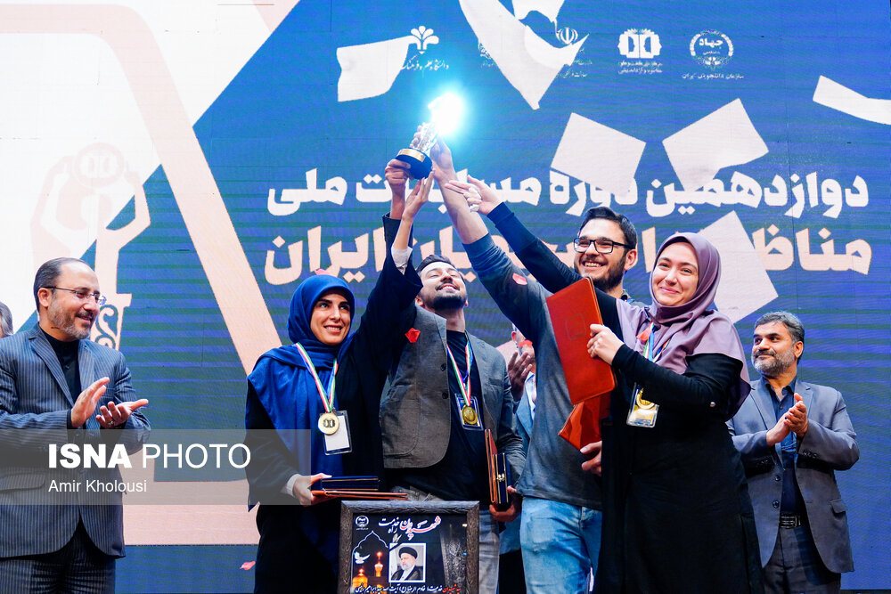۴۴ سال خودباوری