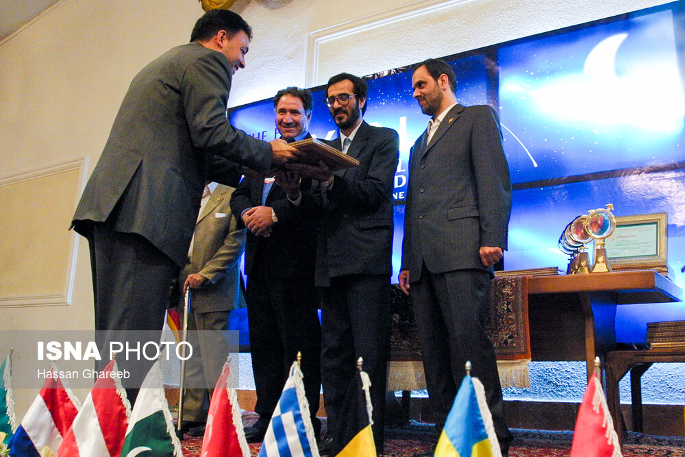 ۴۴ سال خودباوری