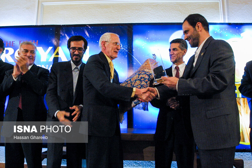 ۴۴ سال خودباوری