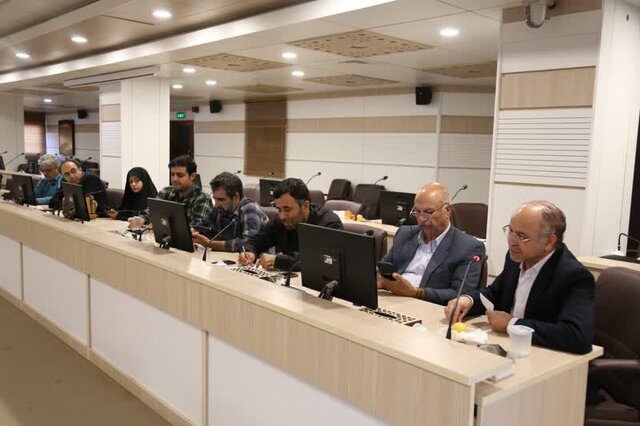 خبرنگاران برای ماندگار کردن وقایع جامعه از زندگیشان میگذرند خبرنگاران برای ماندگار کردن وقایع جامعه از زندگیشان میگذرند