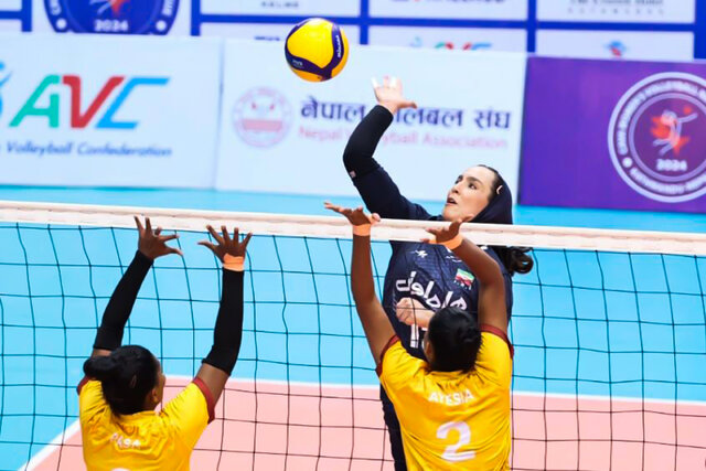 عکس آرشیوی است برد طوفانی زنان سروقامت تبریزی در خانه