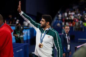 المپیک ۲۰۲۴ پاریس؛ کسب اولین مدال طلای کاروان ایران توسط محمدهادی ساروی فرنگی کار وزن ۹۷ کیلوگرم ایران