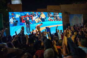 تماشای مسابقه فینال کشتی سعید اسماعیلی در پارک کرناسیان دزفول