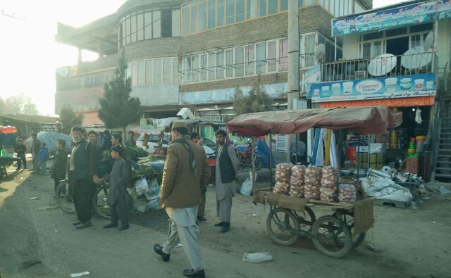 بسیاری از صنوف شهر خاش در دست اتباع غیرمجاز