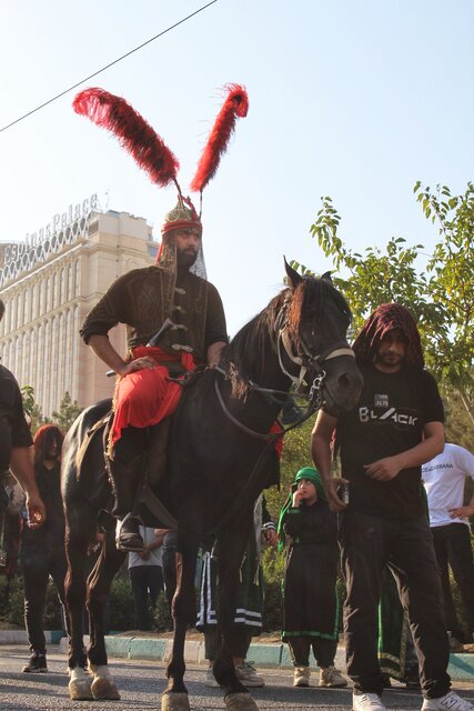 گزارش ایسنا از قافله تعزیهداران در محله سعادتآباد +عکس