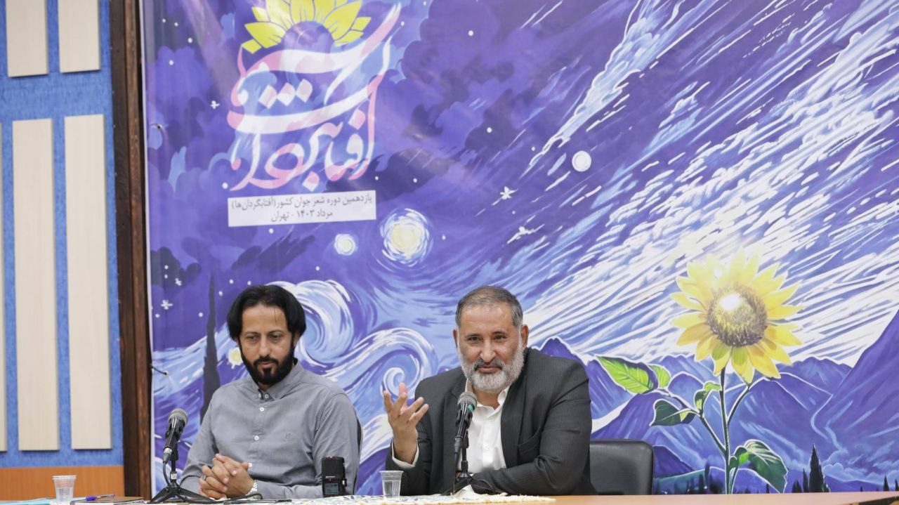 محدود شدن به عاشقانهسرایی، انحراف شعر امروز است!